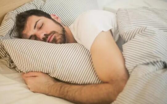 Should a person sleep for 8 hours or divide it into two phases?