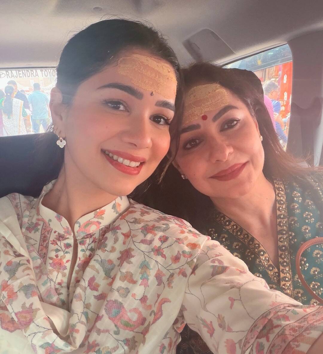 Inside Sara Tendulkar's 36-hr Varanasi getaway with mother Anjali