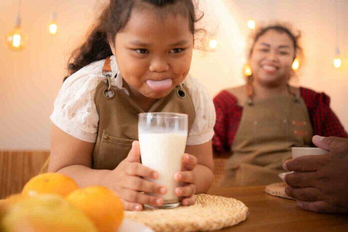 What are the symptoms & immune reaction of milk allergy?