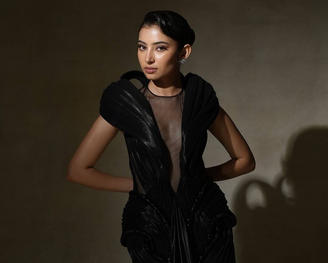 Dhurandhar star Sara Arjun's bold black look wins praise online