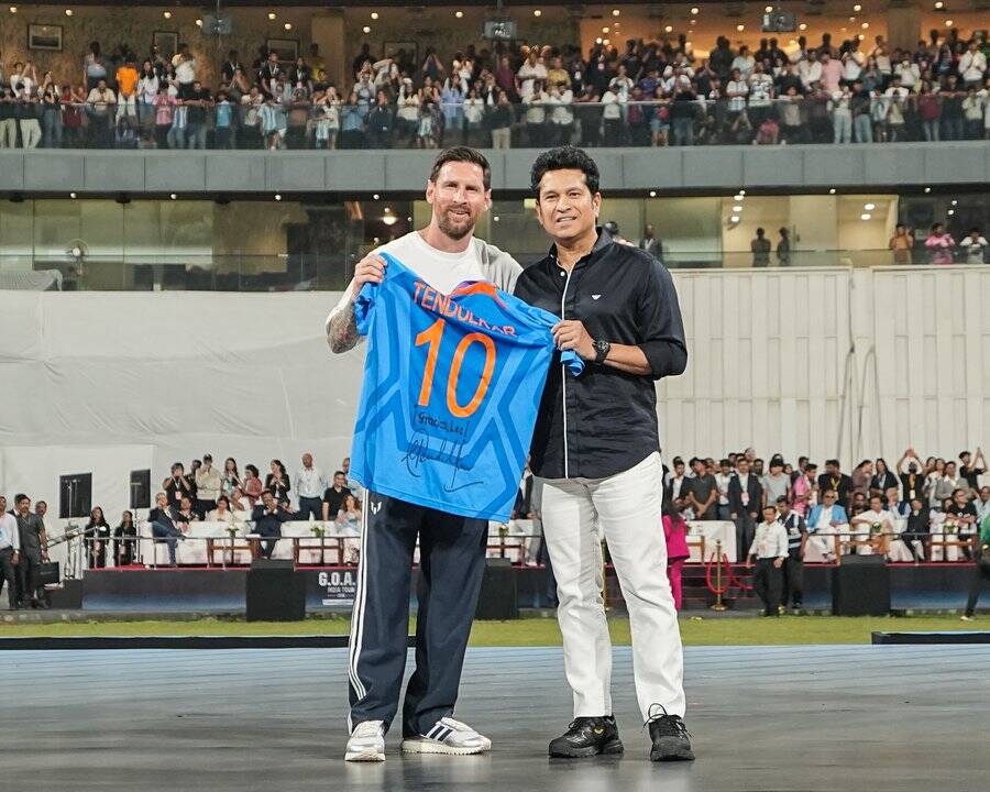Sachin shares pic with Messi, says 'Must say, today was a 10/10 day'