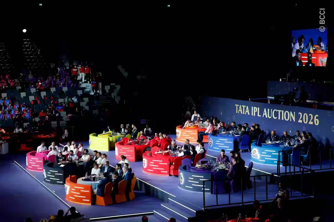 Which prominent players went unsold in IPL 2026 auction?