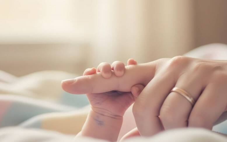 Mother’s touch shapes an infant’s first language, says expert