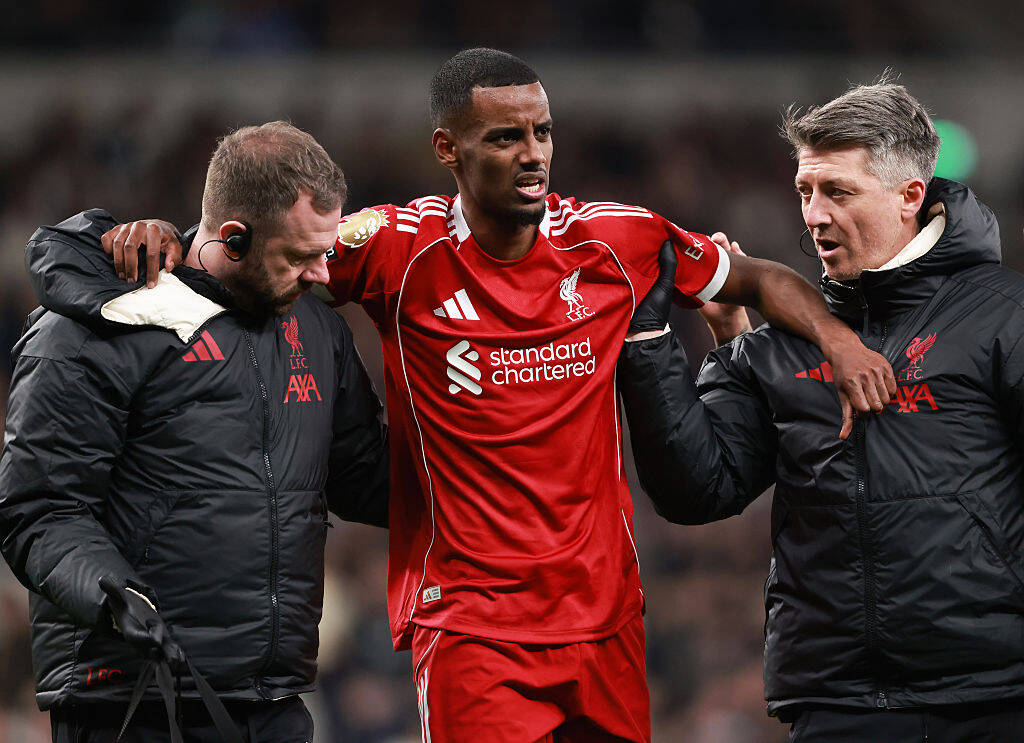 Liverpool fear broken leg for Alexander Isak after Spurs clash