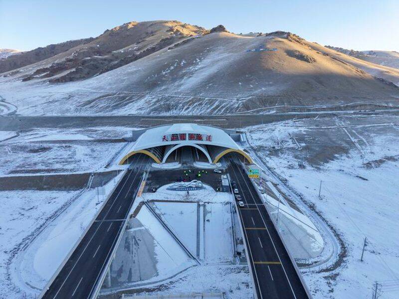 World's longest expressway tunnel opens in China
