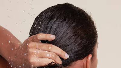 What happens when a person sleeps with wet hair?