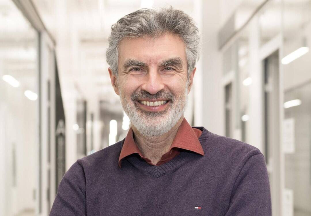 Granting rights to AI would be a huge mistake: Yoshua Bengio | He compares AI to aliens with 'nefarious' intent | Inshorts