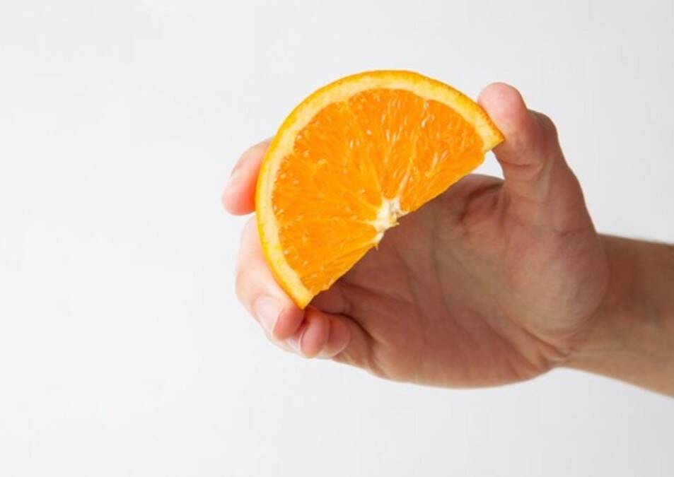 What happens to the body when vitamin C levels remain low?