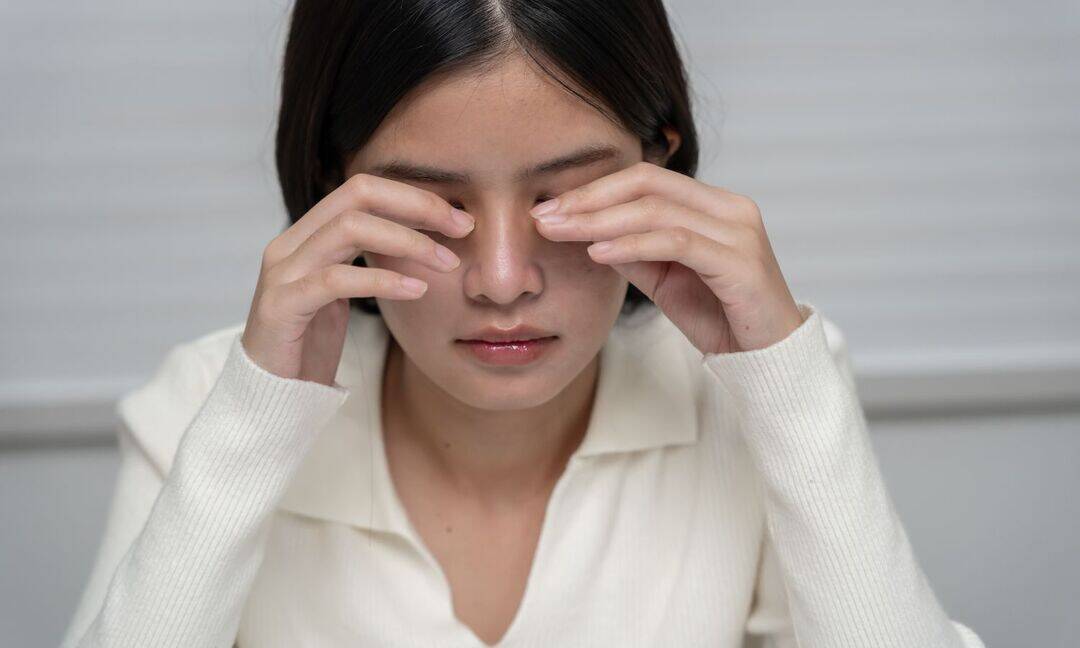 Easy cold cotton pad hack for instant eye relief