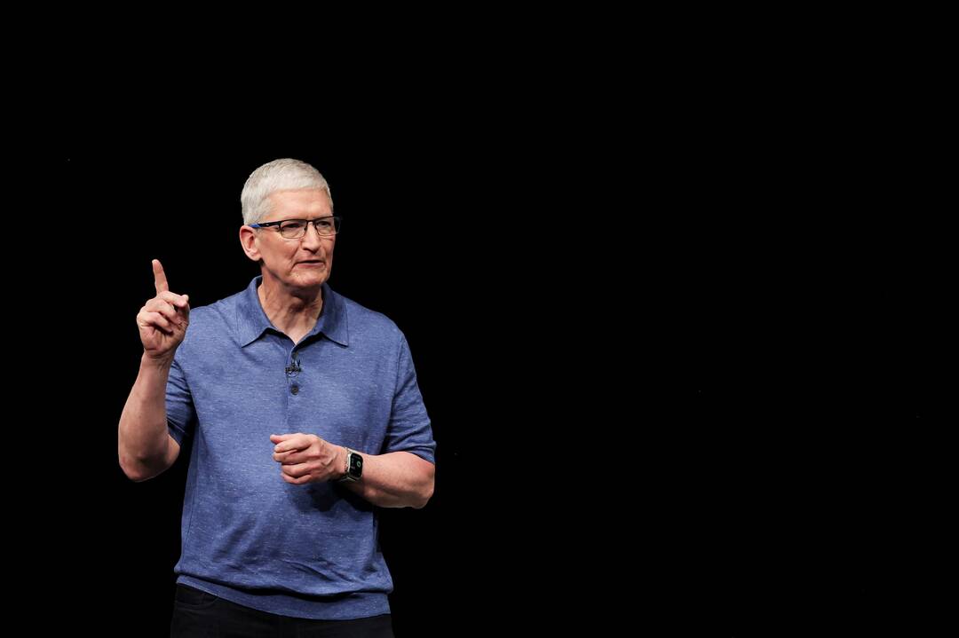Tim Cook tells senior Apple executives that he's tired, wants to reduce workload