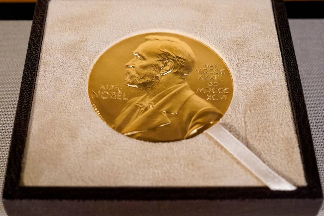 Which Nobel laureates have given up their Peace Prize in the past?