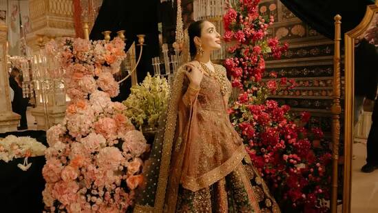 Ex-Pak PM Nawaz Sharif's granddaughter-in-law wears Sabyasachi lehenga for her mehendi