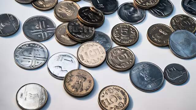 Rupee nears 92-mark against US dollar, hits new record low