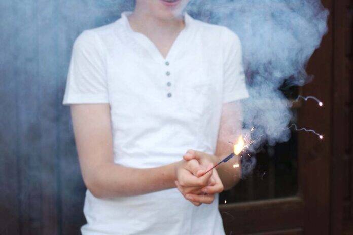 Can smoke from crackers affect lung health?