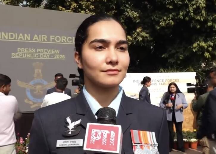 Who is IAF officer Akshita Dhankhar, who unfurled National Flag with President today?