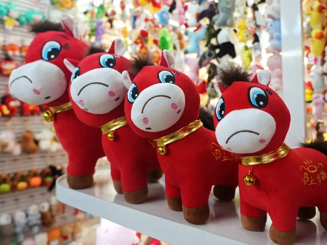 China queues for 'crying' horse toy that was never meant to exist