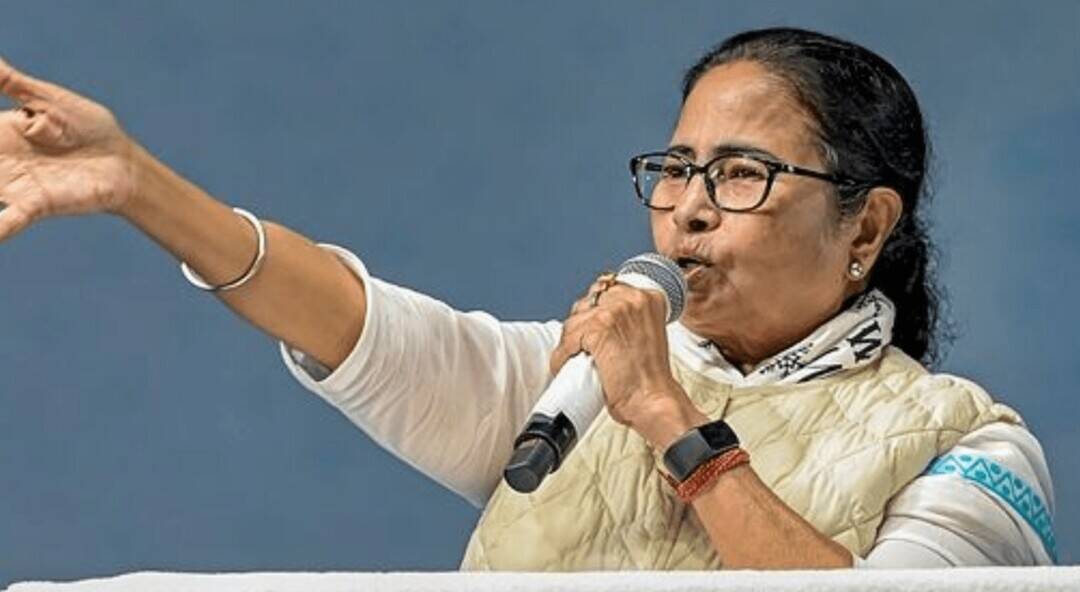 Home Minister given red carpet in Bengal, we get black carpet in Delhi: Mamata