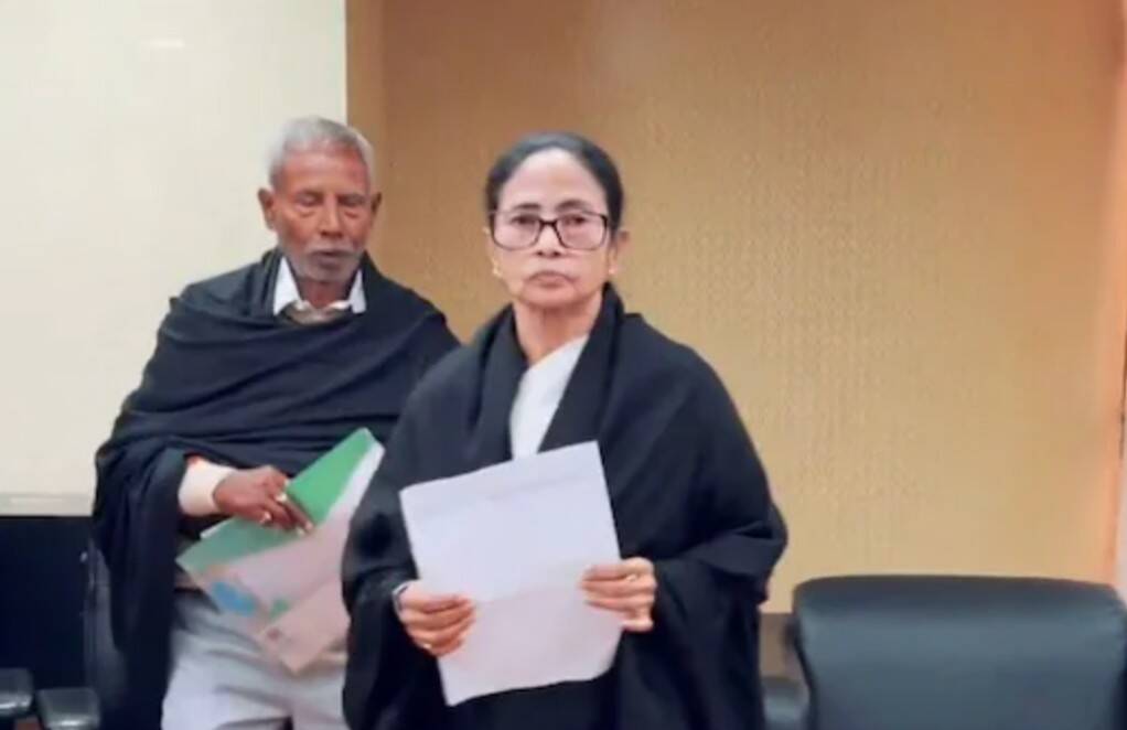 I can get lakhs of people to Delhi: Mamata in warning after meeting EC chief