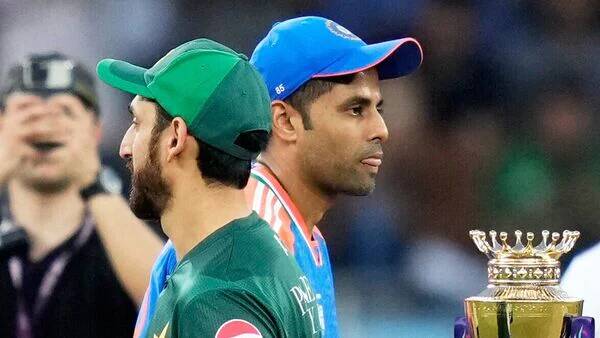 Pakistan take U-turn on boycott, to face India on February 15