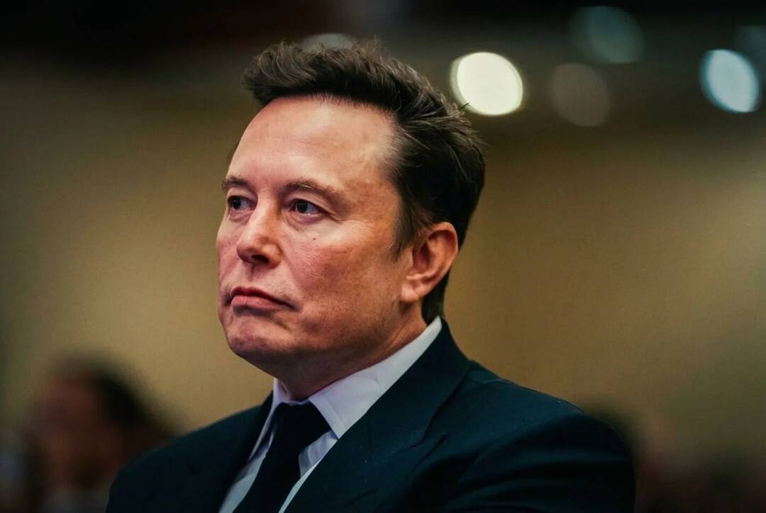 Grok caused no suicide, OpenAI's ChatGPT did: Elon Musk | Sam Altman, Musk launched OpenAI as a nonprofit | Inshorts
