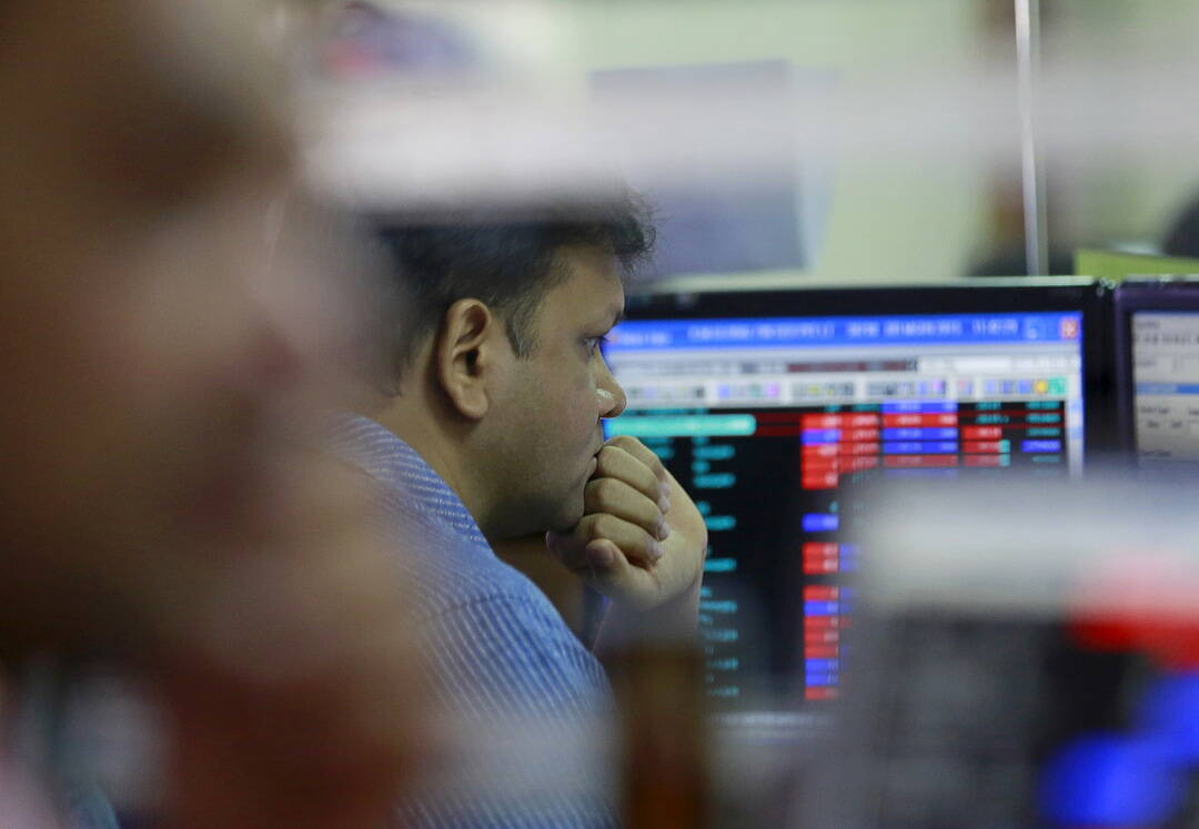 Which stocks were top gainers & losers as Indian indices broke 4-day losing streak? | Tech Mahindra closed at ₹1,332.50