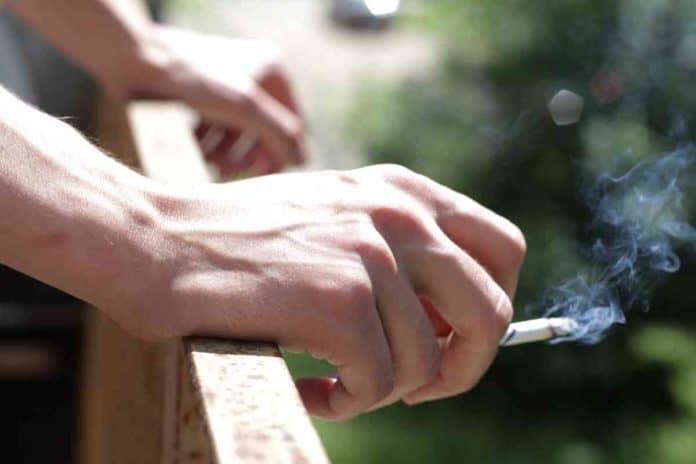 Smoking doesn't just affect lungs, speeds ageing too: Expert