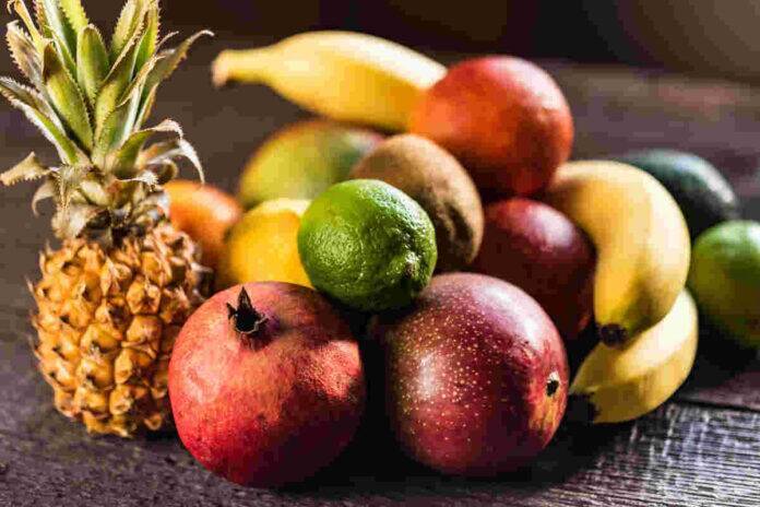 Bright color doesn't guarantee safe fruit: Expert