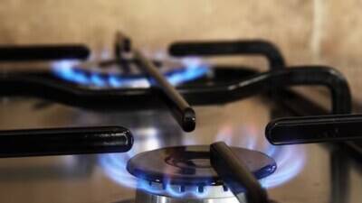 Nutritionist lists 10 cooking habits to cut LPG use at home by 50% amid supply concerns