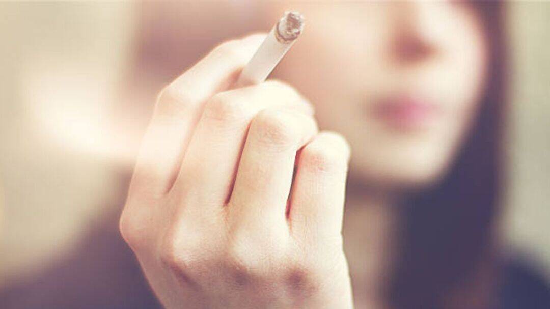 Why do teenagers start smoking and how can addiction be prevented?