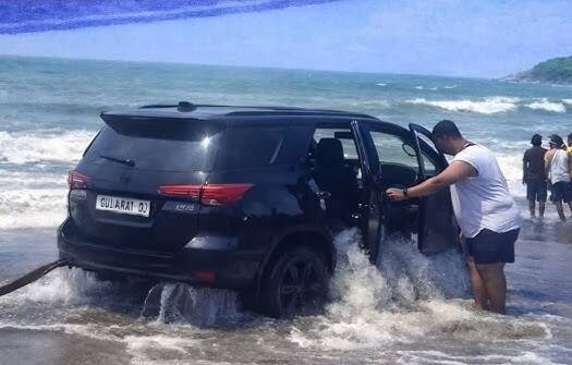 SUV gets stuck in sand at Goa's Vagator beach after being driven onto  shore, video viral
