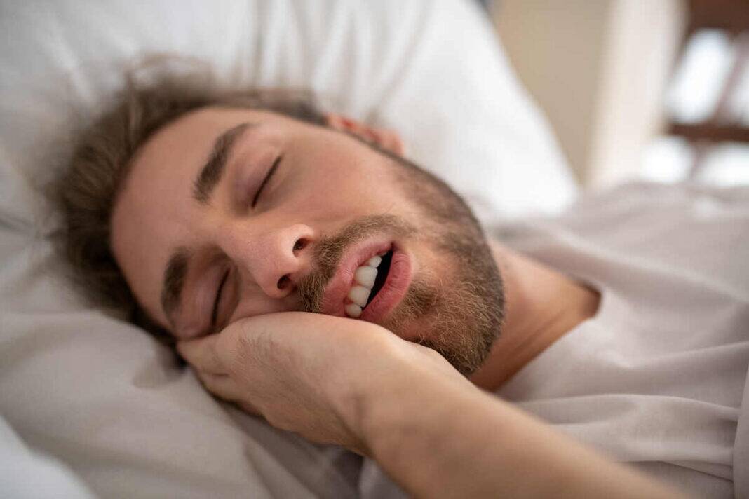 Does lack of sleep cause gum problems? 
