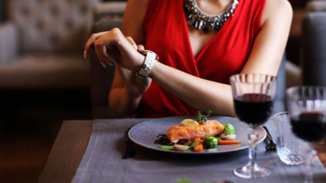 Late-night dinners harm your body, warns AIIMS doctor