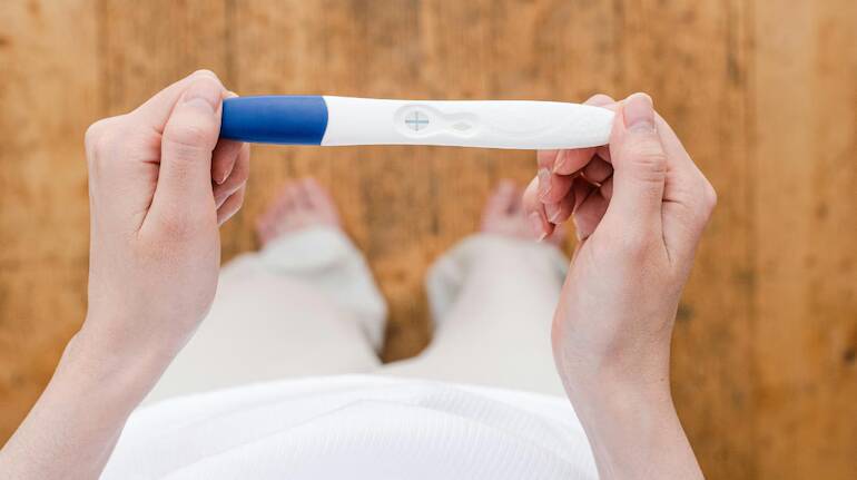 How does summer heat affect fertility in men and women?