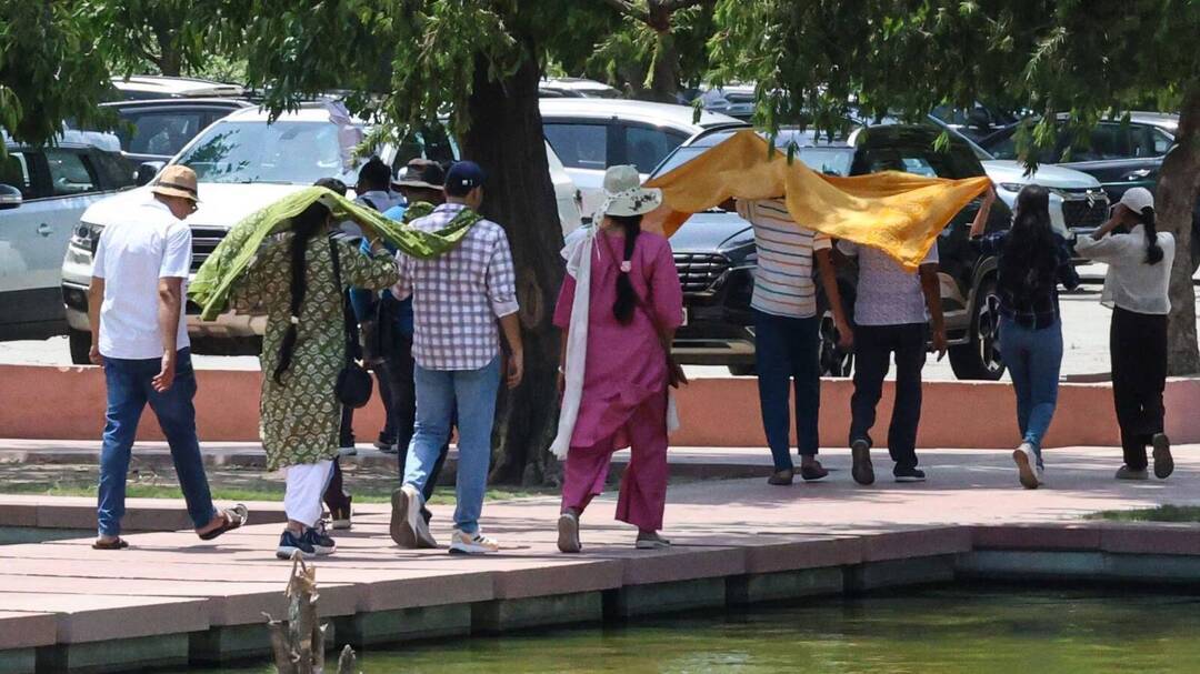 Delhi hospitals see rise in heat-related illnesses amid heatwave