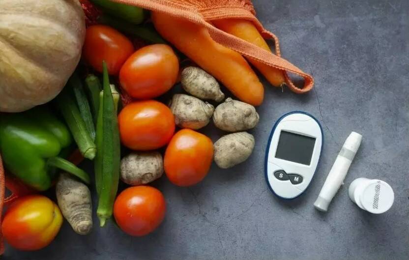 How does a fibre-rich diet help control diabetes?