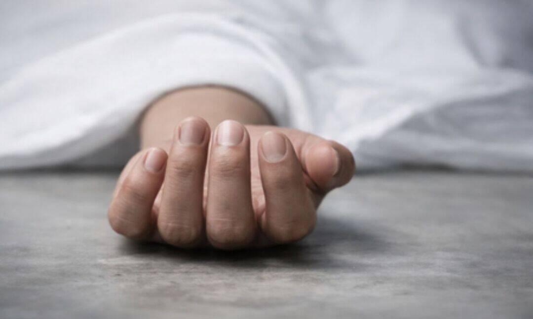 T'gana family carries kin's body after hospital didn't provide van