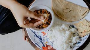 Dietitian explains why people with diabetes should not eat rice and chapatis together