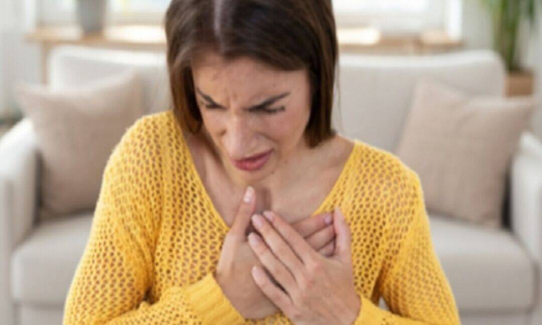 Know early heart attack warning signs to save lives