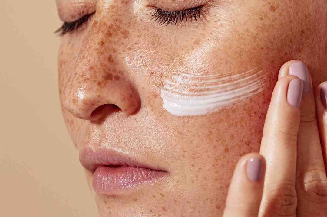 Can shampoo and baking soda really brighten your skin? 