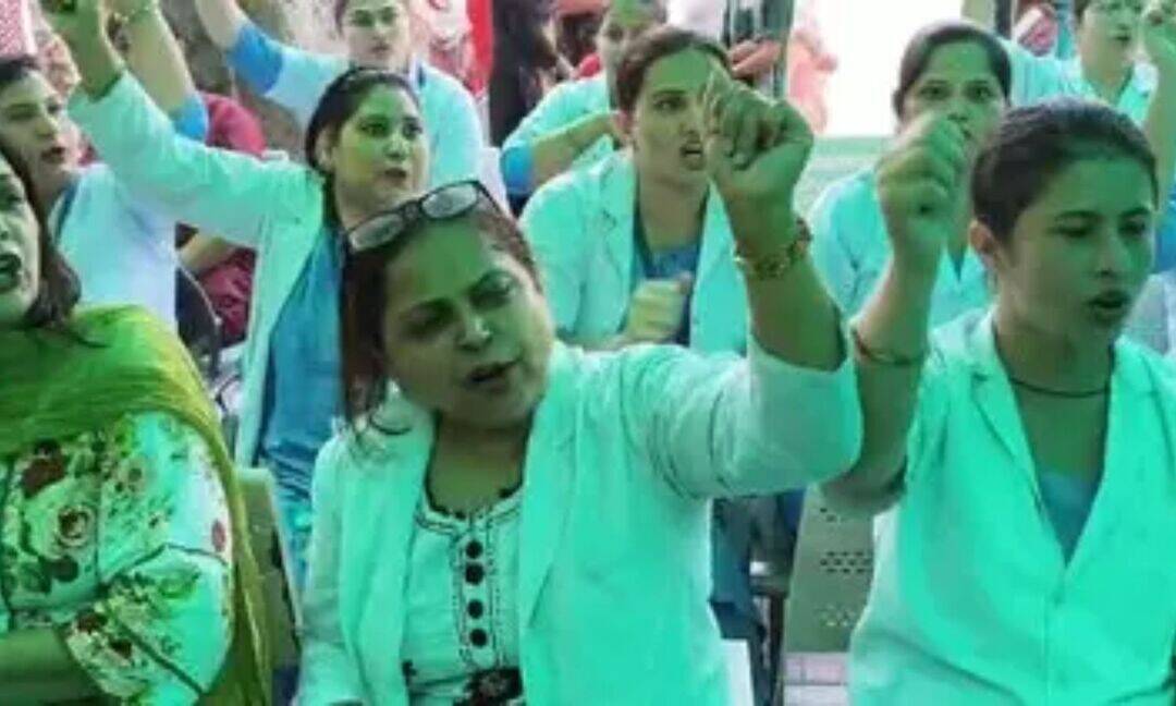 Karnal nurses protest, demand removal of Commission Chief
