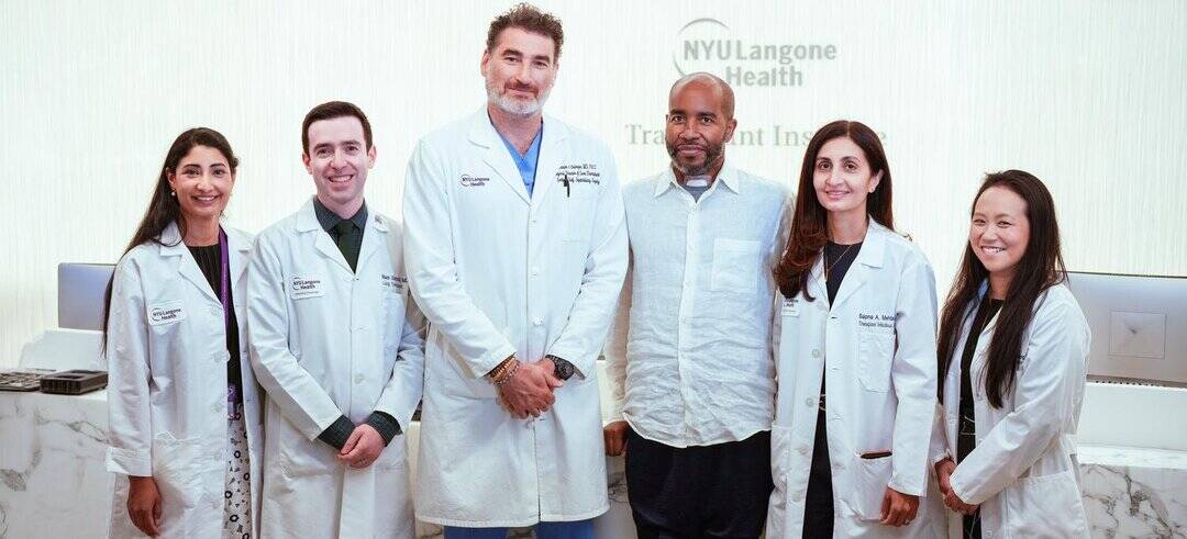 World's first HIV-to-HIV lung transplant successfully performed in US