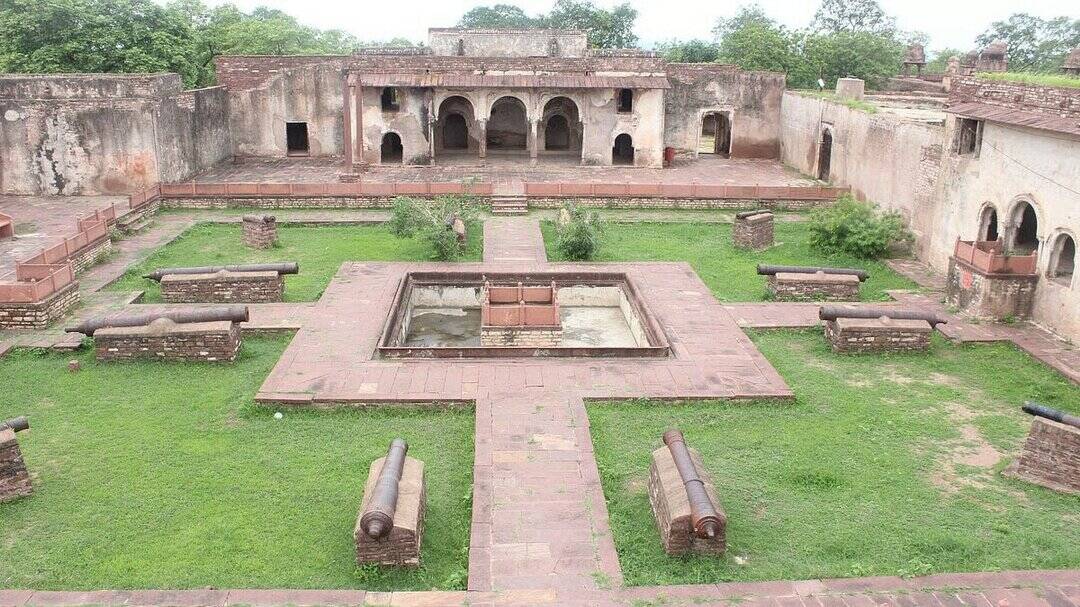 Thieves move 3,500-kg cannon 3,000 feet downhill in mattresses, steal it from historic MP fort