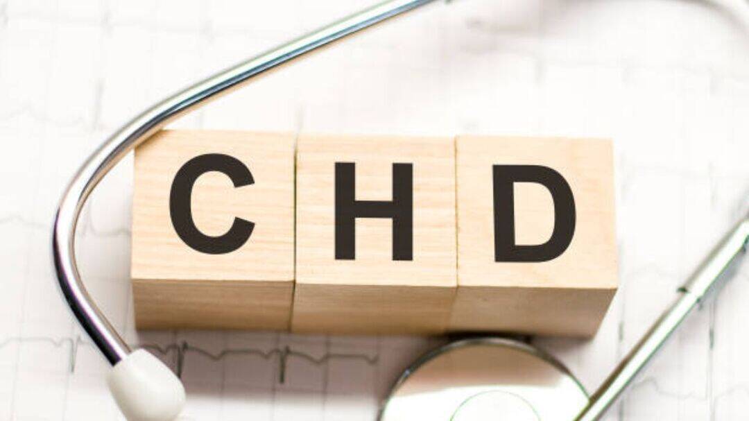 How can feeding issues signal congenital heart disease in babies?
