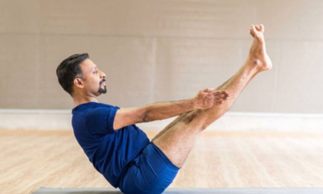 Navasana may improve digestion and core strength