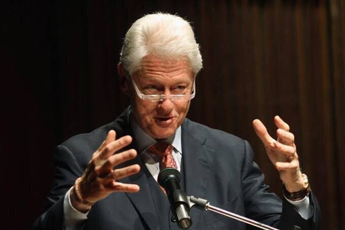 How did Bill Clinton use a decoy plane to travel from India to high-risk Pakistan in 2000?