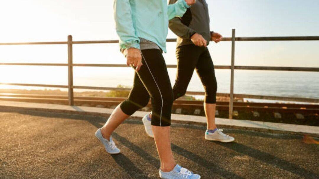 How can a 20-minute walk help reduce anxiety?