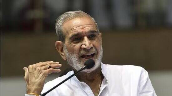 BJP Prez summons 3 party MPs who attended anti-Sikh riots convict Sajjan Kumar's prayer meet