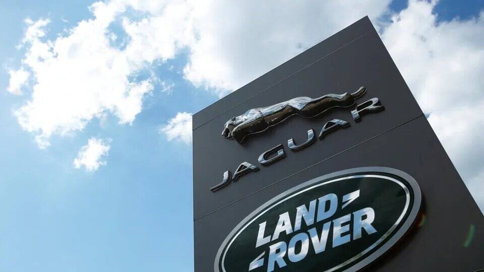 Jaguar Land Rover Announces 4,000 Job Cuts in Turnaround Plan
