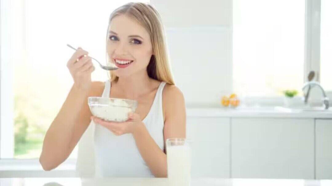 When can eating curd have negative health effects?