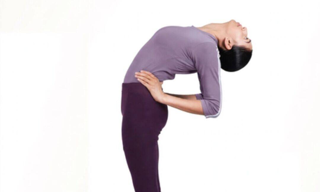 Ardha Chakrasana may help improve spinal flexibility, posture